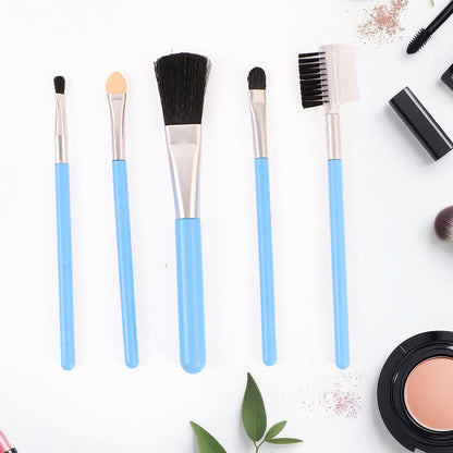 Compact and portable 5-piece makeup brushes kit for beauty on the go.